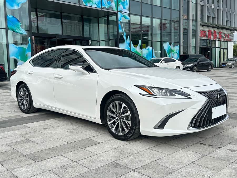 Lexus ES 2022 300h Excellence - zdjęcie 3