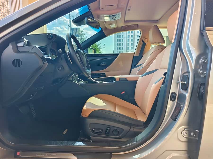 Lexus ES 2022 300h Excellence - zdjęcie 4