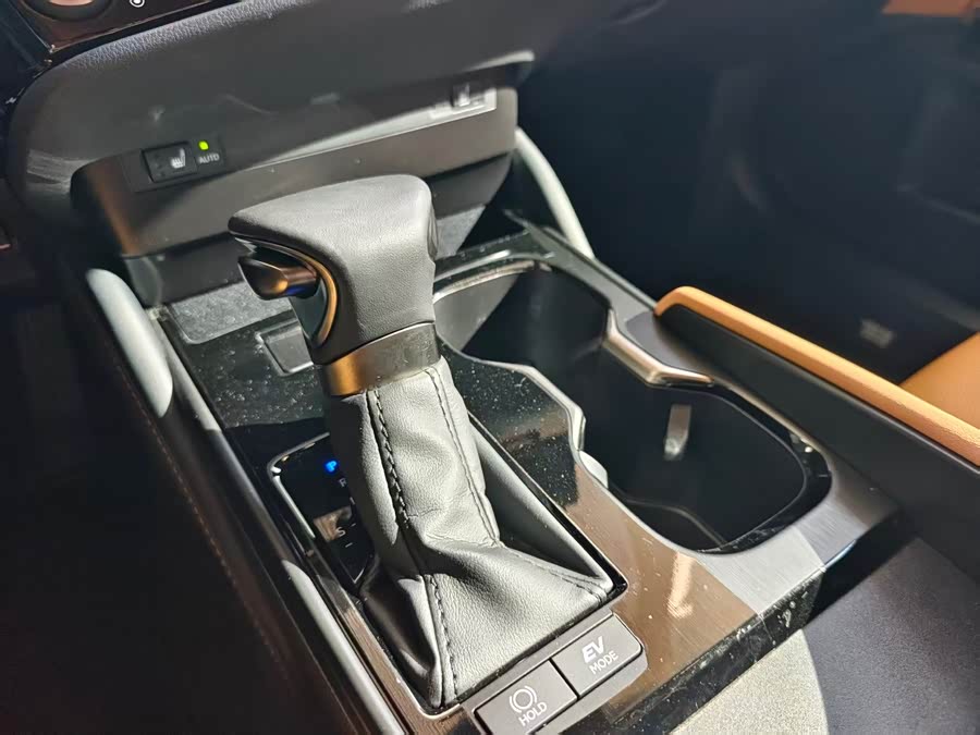 Lexus ES 2022 300h Excellence - zdjęcie 5