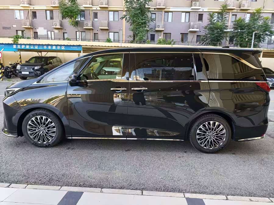 Lexus LM 2023 500h 6-Seater Prestige - zdjęcie 2