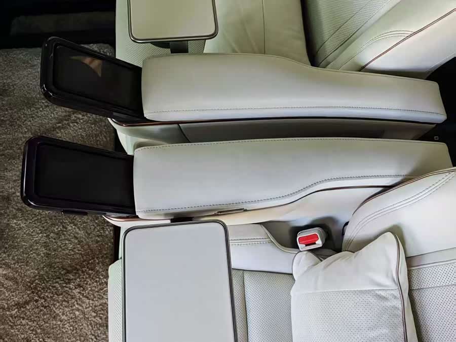 Lexus LM 2023 500h 6-Seater Prestige - zdjęcie 12