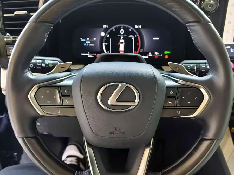 Lexus LM 2023 500h 6-Seater Prestige - zdjęcie 17