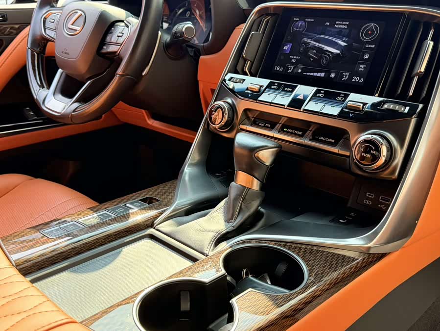 Lexus LX 2022 600 Middle East Edition - zdjęcie 14