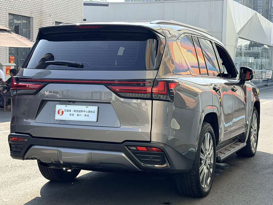 Lexus LX 2022 600 Middle East Edition - zdjęcie 4