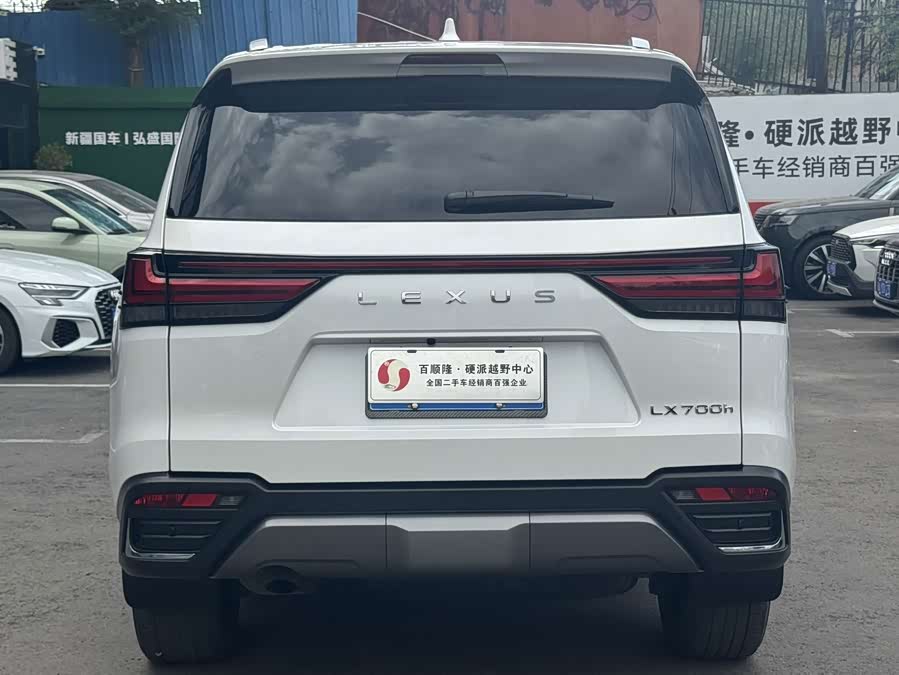 Lexus LX 2025 700h Executive - zdjęcie 4