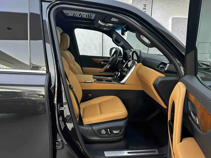 Lexus LX 600 US Version - zdjęcie 11