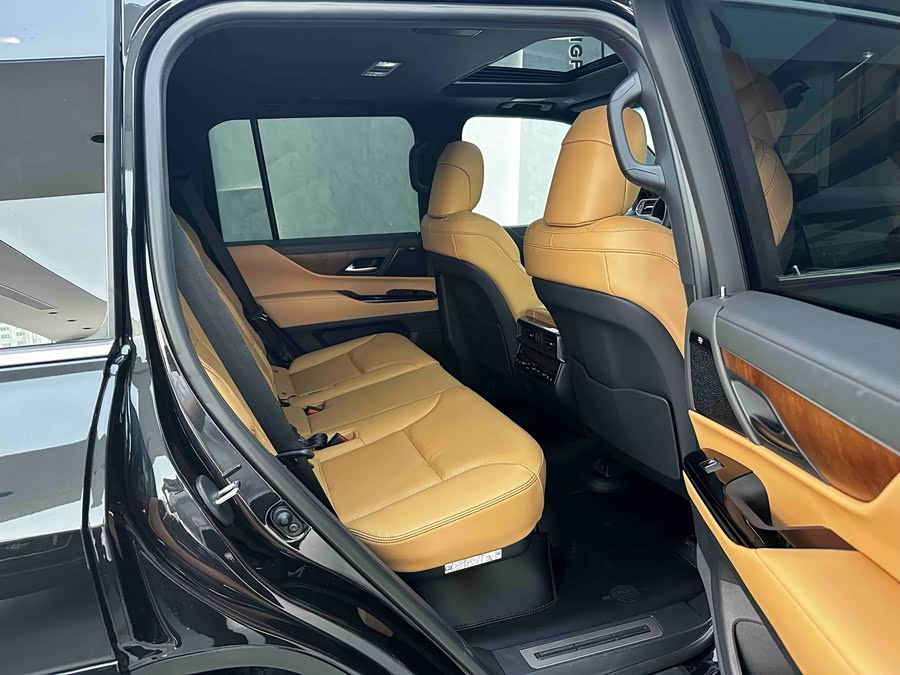 Lexus LX 600 US Version - zdjęcie 12
