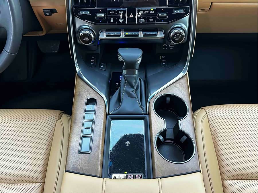 Lexus LX 600 US Version - zdjęcie 17