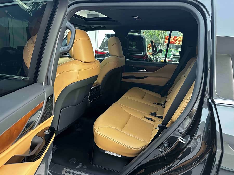 Lexus LX 600 US Version - zdjęcie 5
