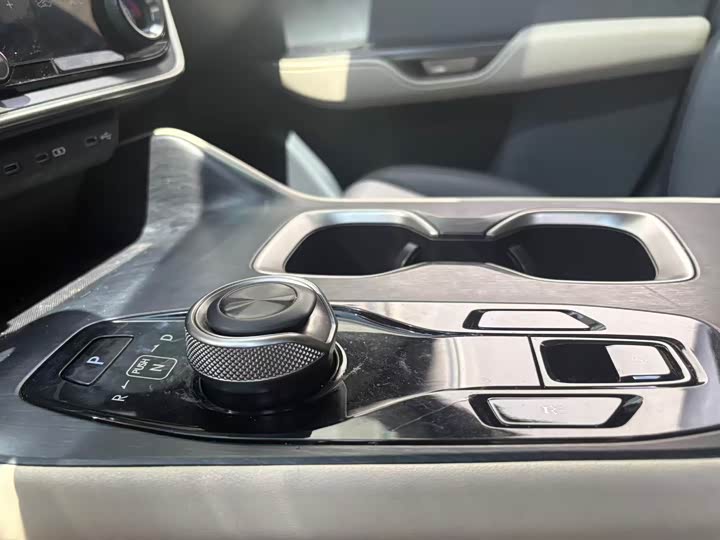 Lexus RZ 2023 450e 4WD Enjoyment - zdjęcie 18