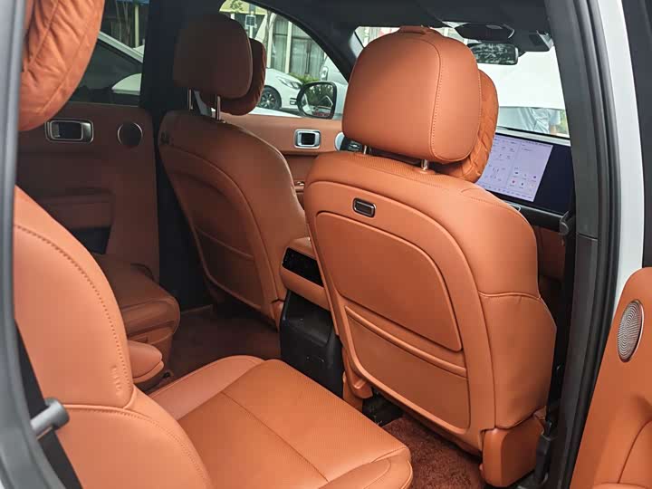 Li Auto L8 2024 Pro - zdjęcie 12