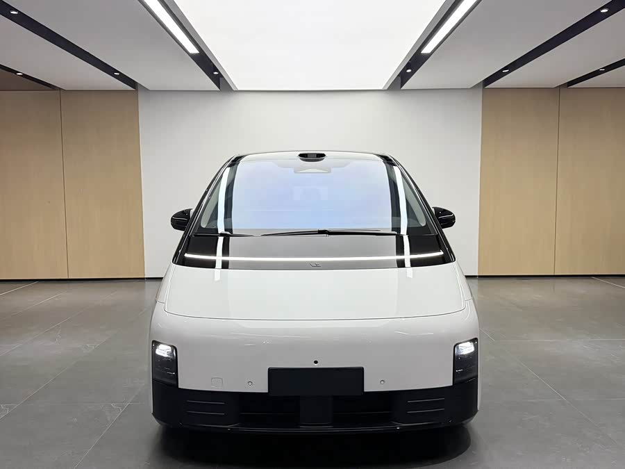Li Auto MEGA 2025 Home Special Edition - zdjęcie 2