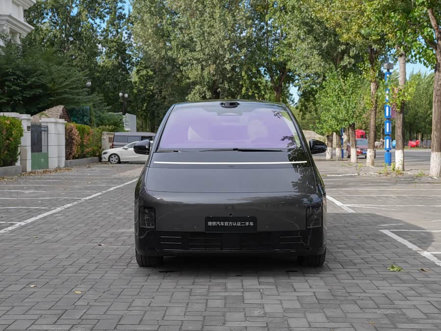 Li Auto MEGA 2025 Home Special Edition - zdjęcie 2