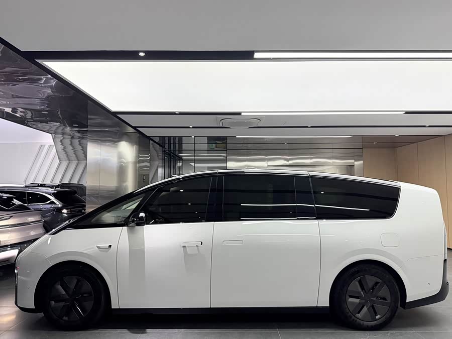 Li Auto MEGA 2025 Home Special Edition - zdjęcie 14