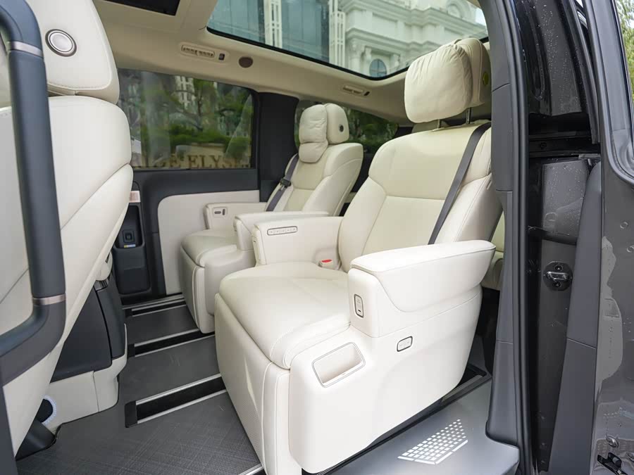 Li Auto MEGA 2025 Home Special Edition - zdjęcie 15
