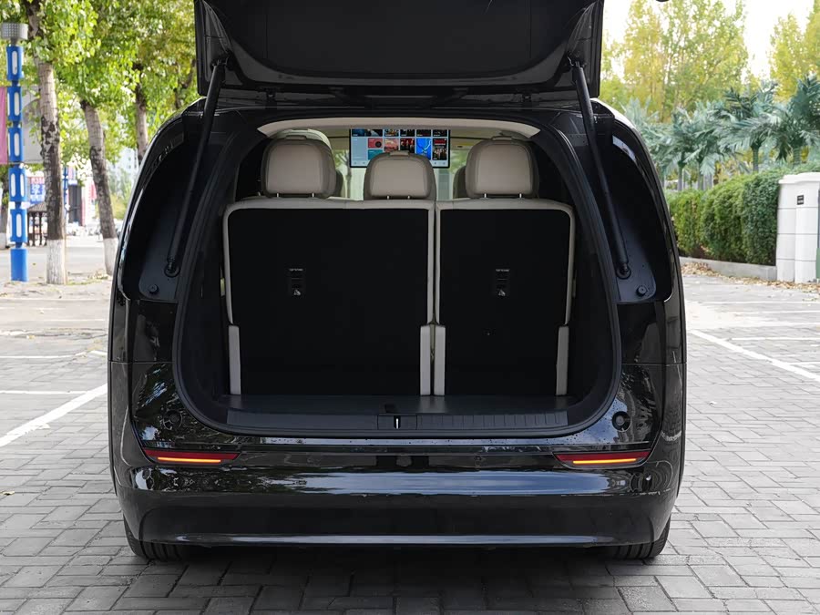 Li Auto MEGA 2025 Home Special Edition - zdjęcie 19