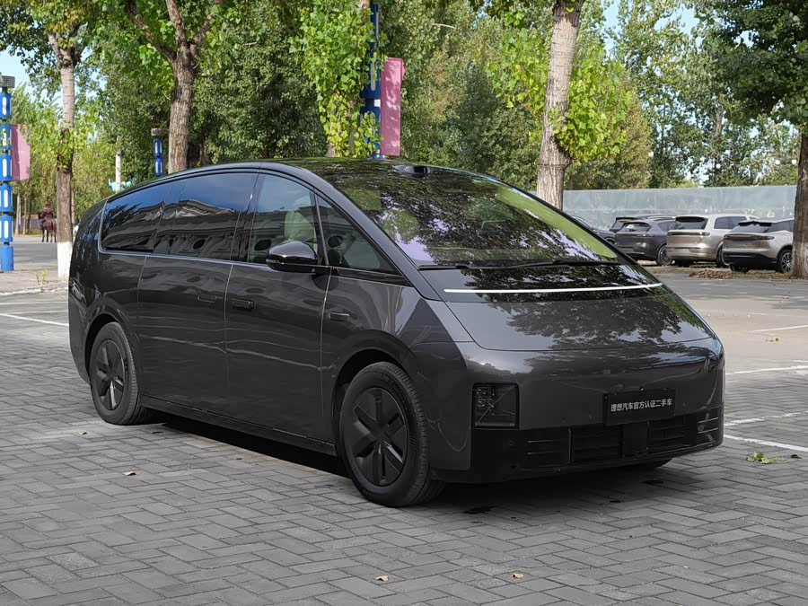 Li Auto MEGA 2025 Home Special Edition - zdjęcie 3