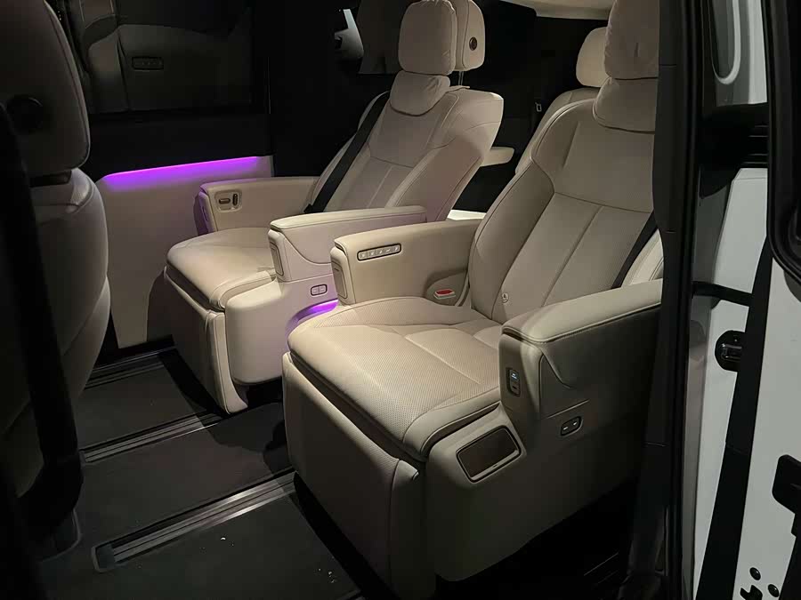 Li Auto MEGA 2025 Home Special Edition - zdjęcie 4