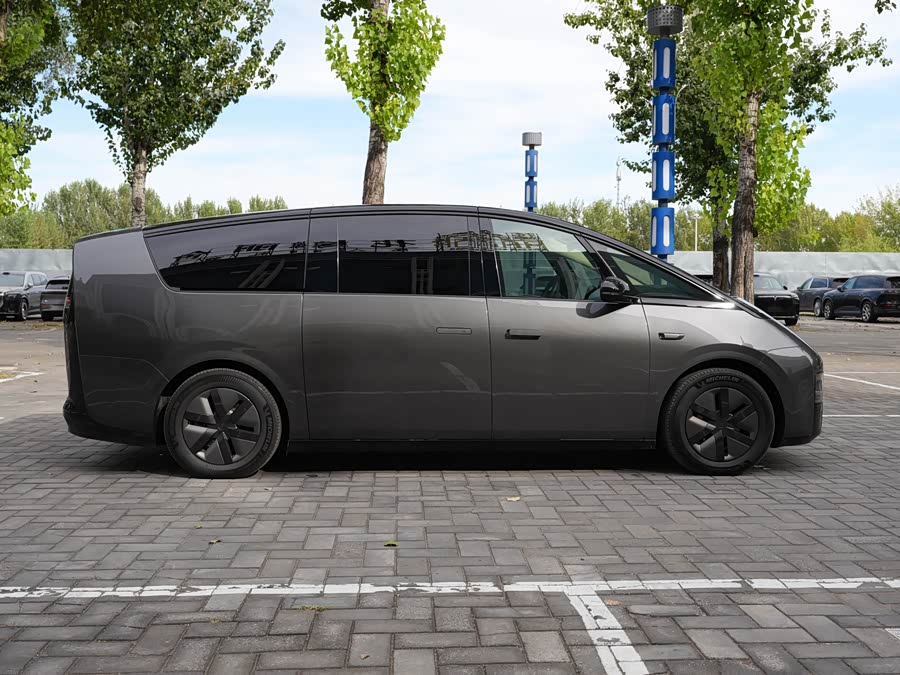 Li Auto MEGA 2025 Home Special Edition - zdjęcie 4
