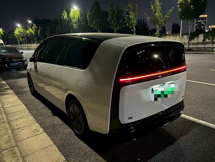 Li Auto MEGA 2025 Home Special Edition - zdjęcie 5