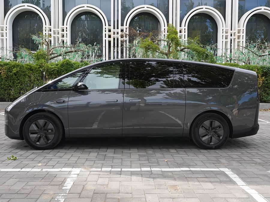 Li Auto MEGA 2025 Home Special Edition - zdjęcie 8