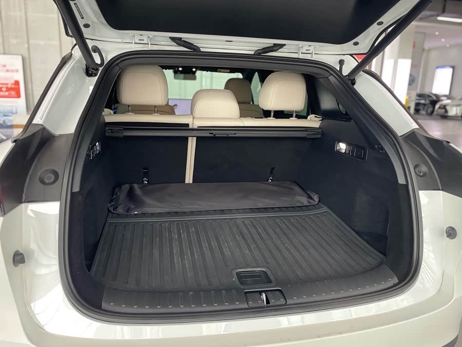 Li Auto i6 2025 4WD Standard - zdjęcie 13