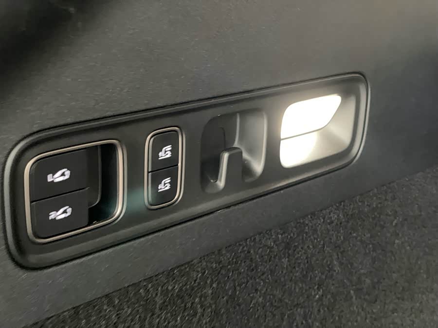 Li Auto i6 2025 4WD Standard - zdjęcie 17