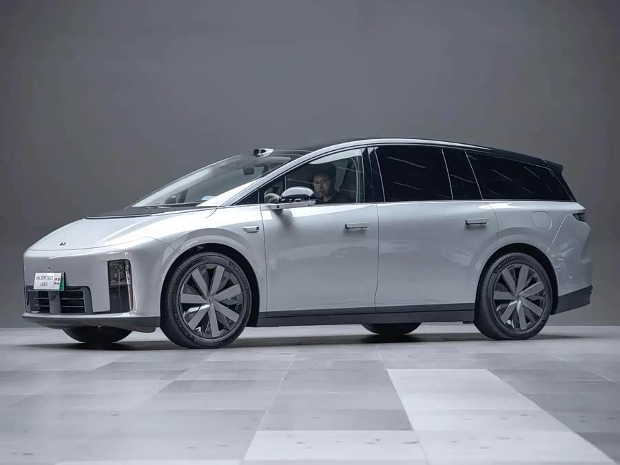 Li Auto i8 2025 Standard Edition - zdjęcie 1