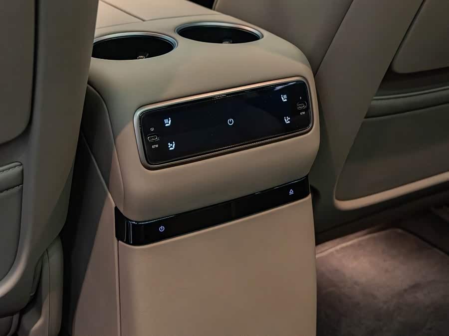 Li Auto i8 2025 Standard Edition - zdjęcie 16