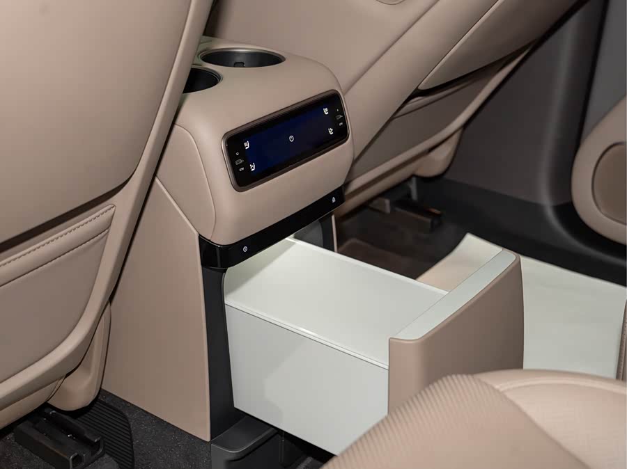 Li Auto i8 2025 Standard Edition - zdjęcie 5