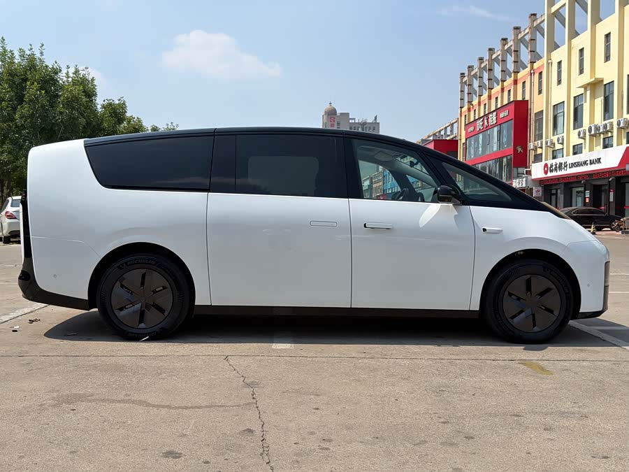 Li Xiang MEGA 2024 Ultra - zdjęcie 19