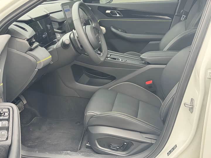 Lynk & Co 03 1.5TD DCT Pro - zdjęcie 15