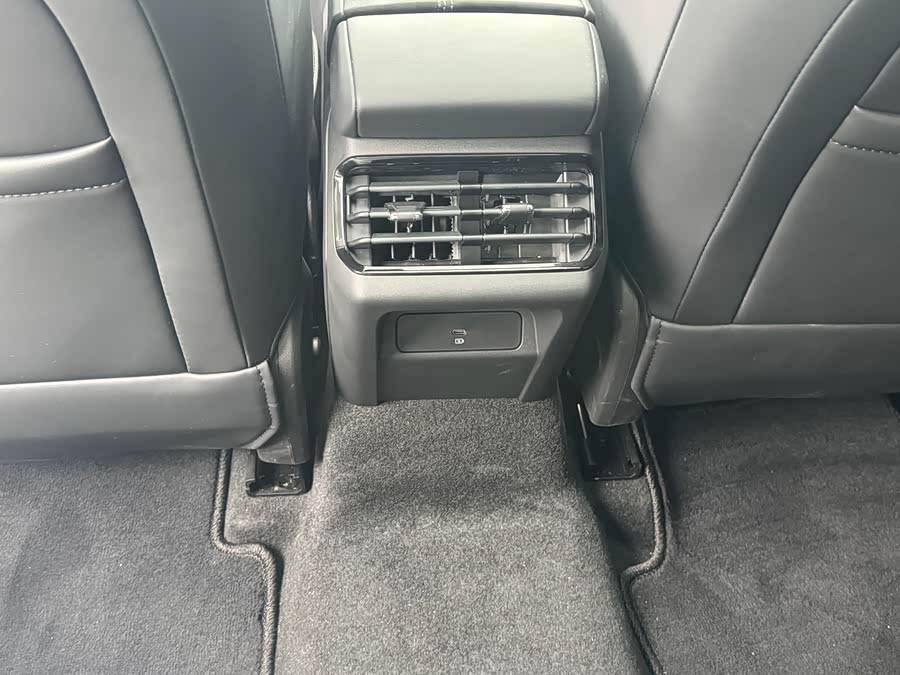 Lynk & Co 03 1.5TD DCT Pro - zdjęcie 8