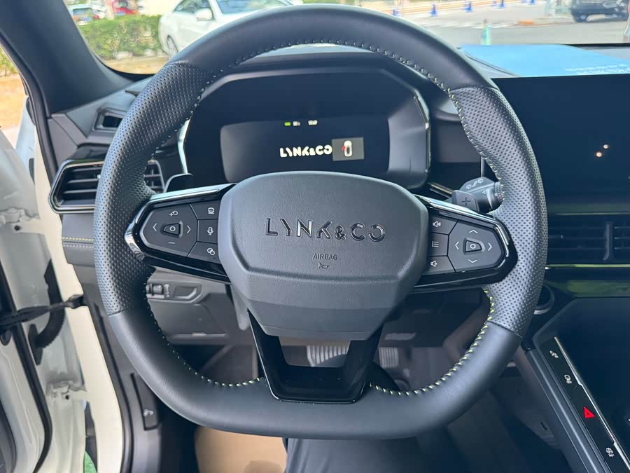 Lynk & Co 06 2023 Remix 1.5T Halo - zdjęcie 5