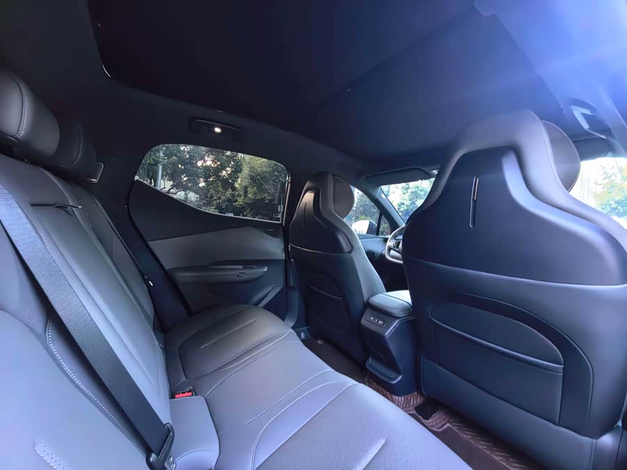 Lynk & Co Z20 2025 530km RWD Max - zdjęcie 9