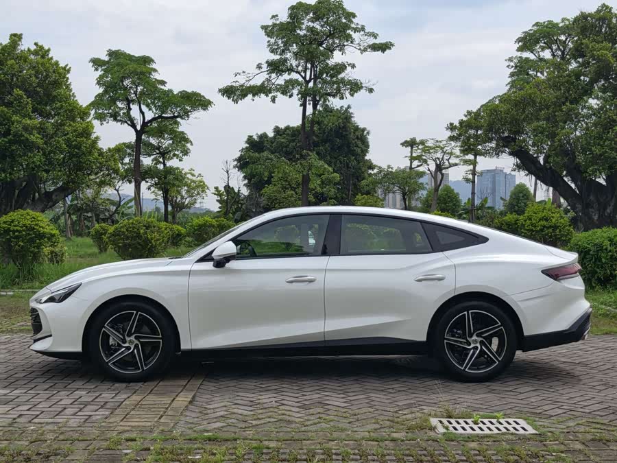 MG7 2025 1.5T 300 DCT Luxury - zdjęcie 11