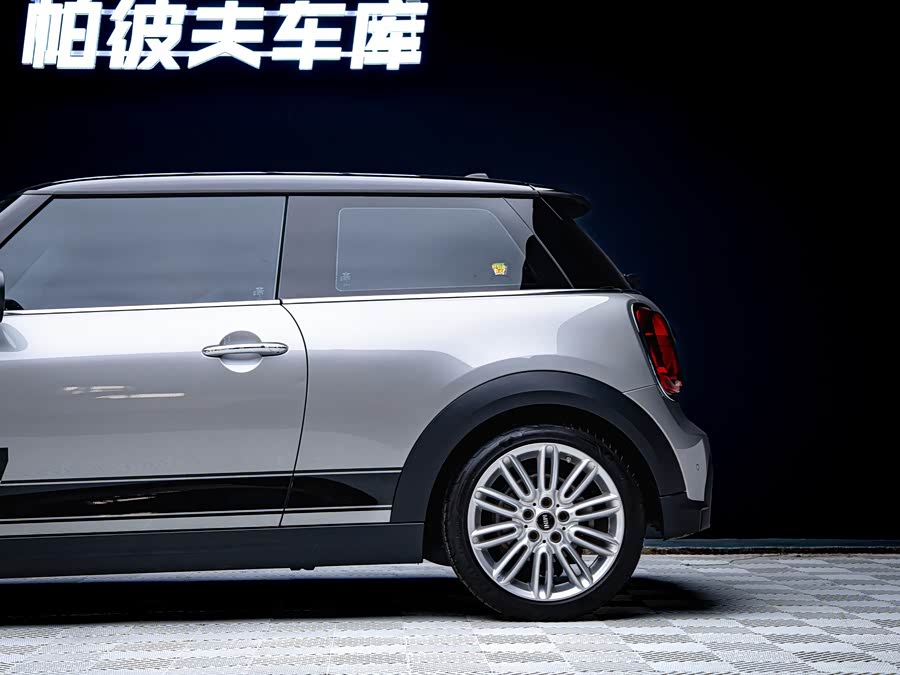MINI 2023 1.5T COOPER Artist - zdjęcie 7