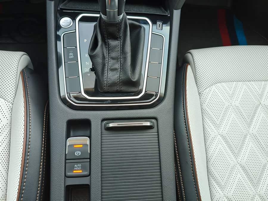 Magotan 2023 2 Million Units Commemorative Edition 330TSI DSG Luxury Type - zdjęcie 11
