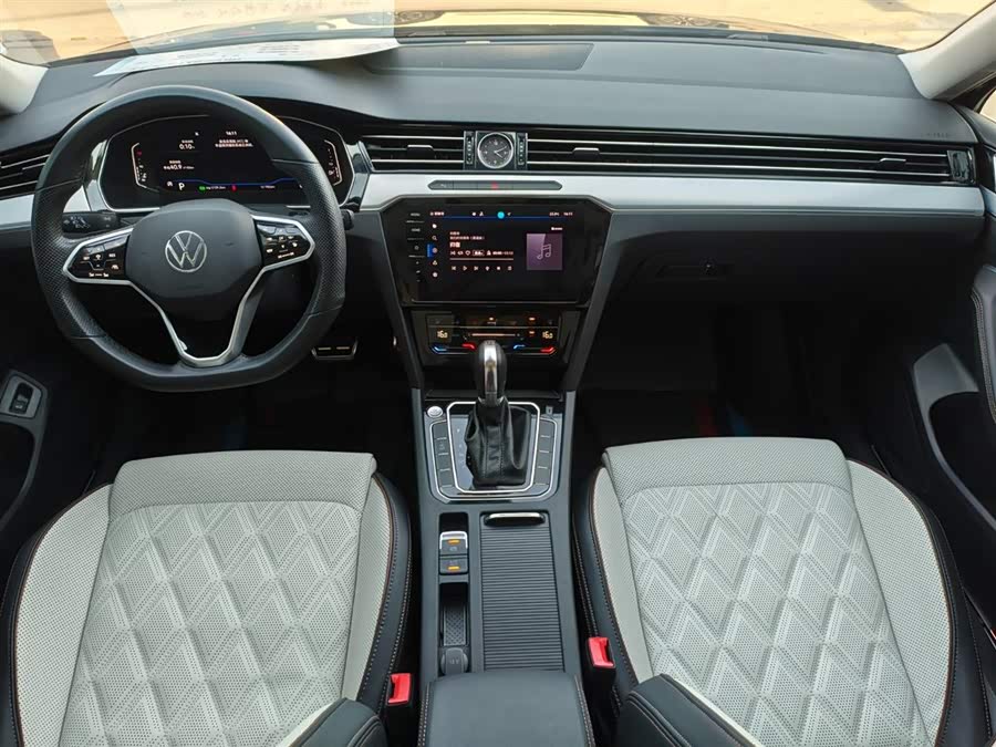 Magotan 2023 2 Million Units Commemorative Edition 330TSI DSG Luxury Type - zdjęcie 12