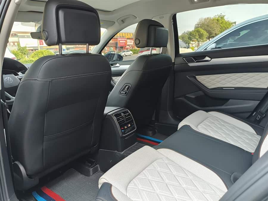 Magotan 2023 2 Million Units Commemorative Edition 330TSI DSG Luxury Type - zdjęcie 14