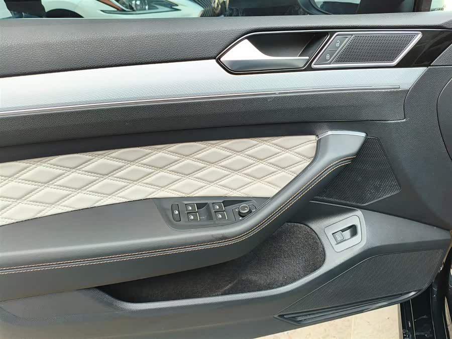 Magotan 2023 2 Million Units Commemorative Edition 330TSI DSG Luxury Type - zdjęcie 7