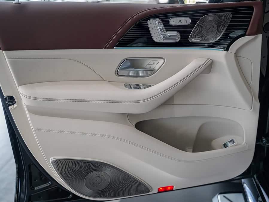 Maybach GLS 2024 GLS 600 4MATIC Luxury - zdjęcie 11