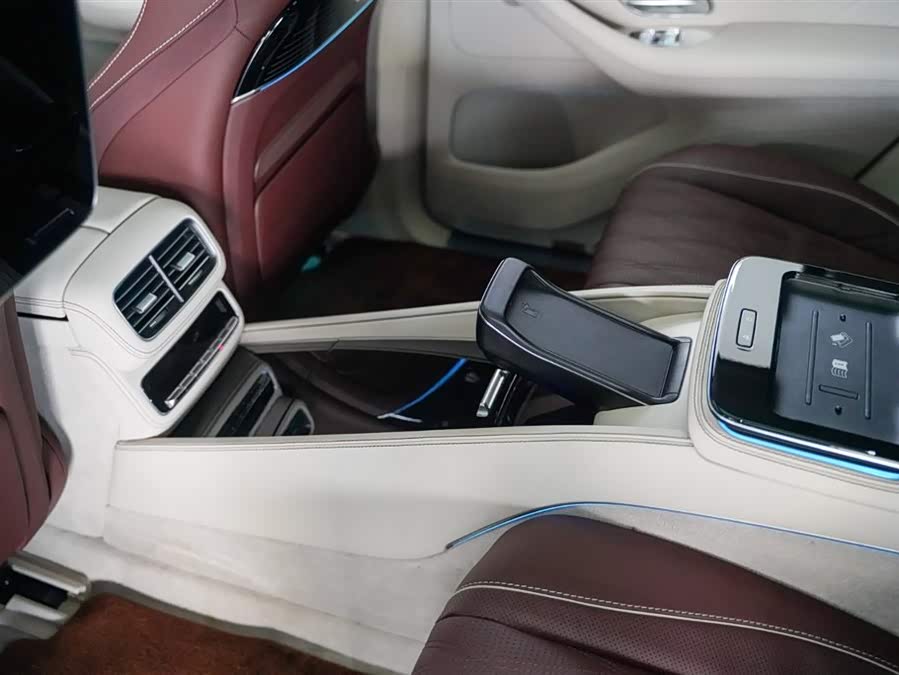 Maybach GLS 2024 GLS 600 4MATIC Luxury - zdjęcie 15