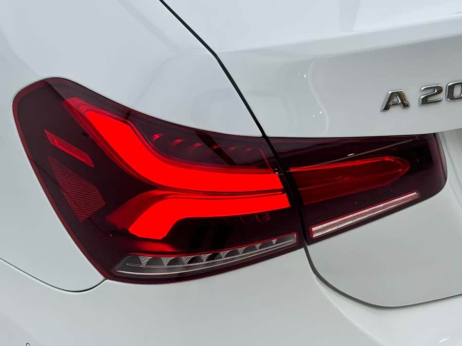 Mercedes-Benz A-Class 2023 A 200 L Fashion Edition - zdjęcie 11