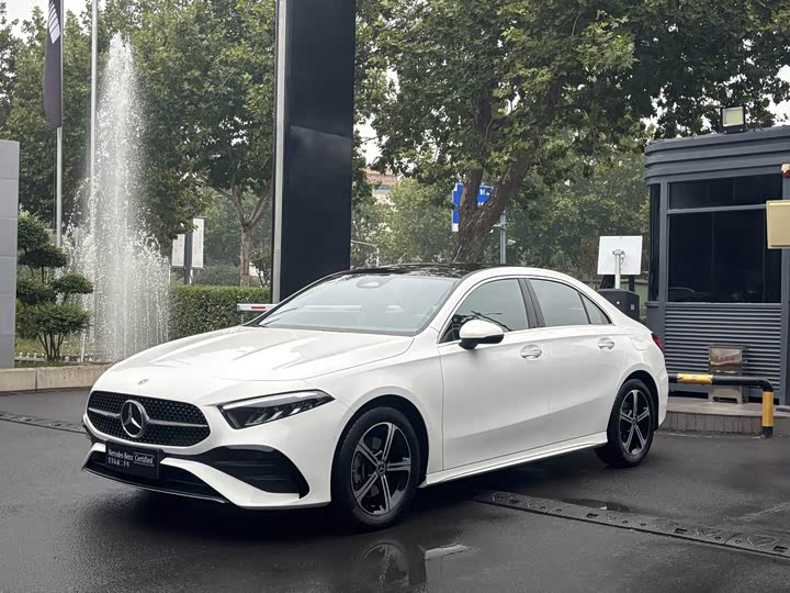Mercedes-Benz A-Class 2023 A 200 L Fashion Edition - zdjęcie 12