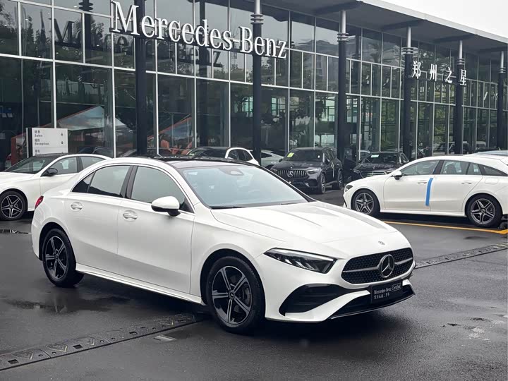 Mercedes-Benz A-Class 2023 A 200 L Fashion Edition - zdjęcie 15