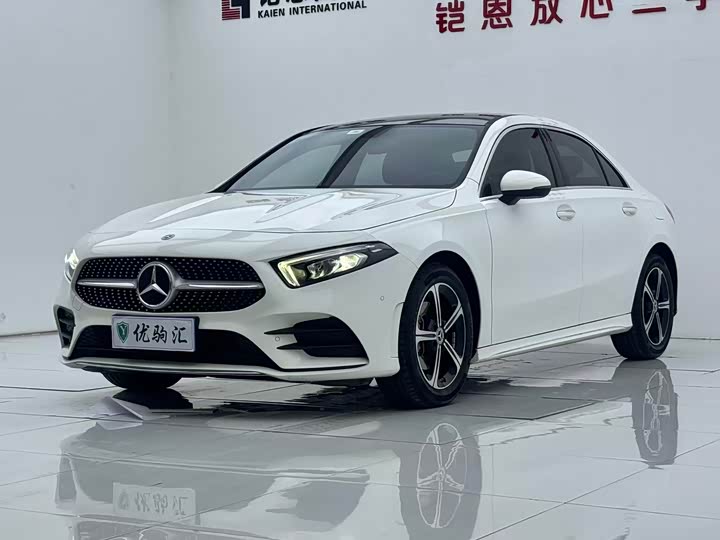 Mercedes-Benz A-Class 2023 A 200 L Fashion Edition - zdjęcie 18