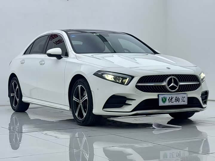 Mercedes-Benz A-Class 2023 A 200 L Fashion Edition - zdjęcie 19