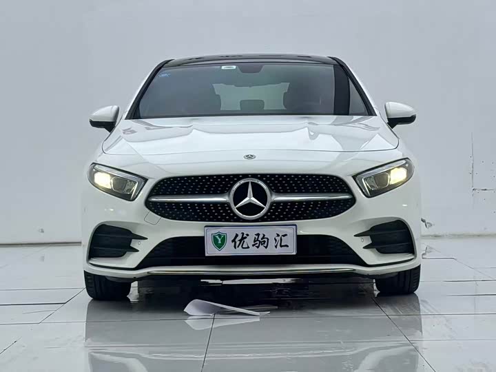 Mercedes-Benz A-Class 2023 A 200 L Fashion Edition - zdjęcie 20
