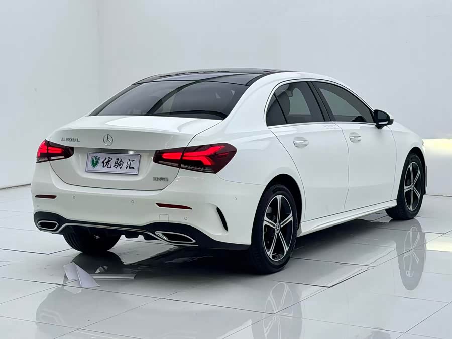 Mercedes-Benz A-Class 2023 A 200 L Fashion Edition - zdjęcie 4
